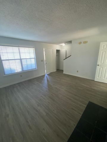 8042 Thelen Street, North Charleston, SC 29406
