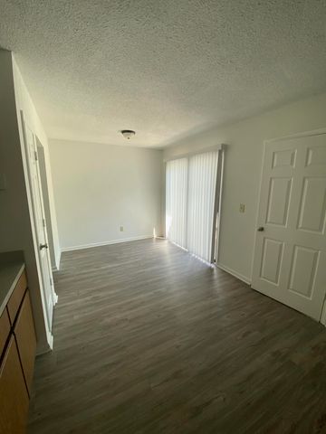 8042 Thelen Street, North Charleston, SC 29406