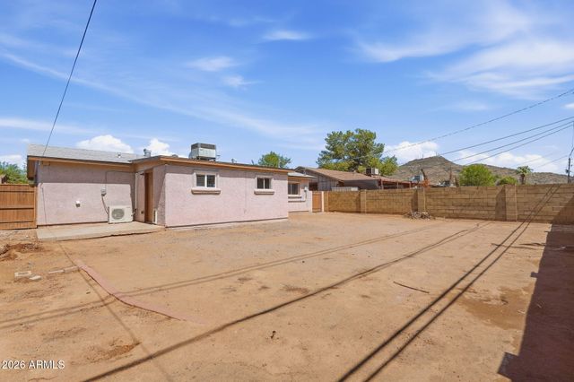 2219 W CHOLLA Street, Phoenix, AZ 85029