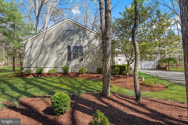 2 STRAFFORD CT, Medford, NJ 08055
