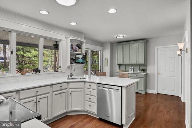 2 STRAFFORD CT, Medford, NJ 08055
