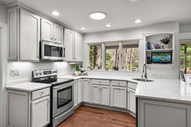 2 STRAFFORD CT, Medford, NJ 08055