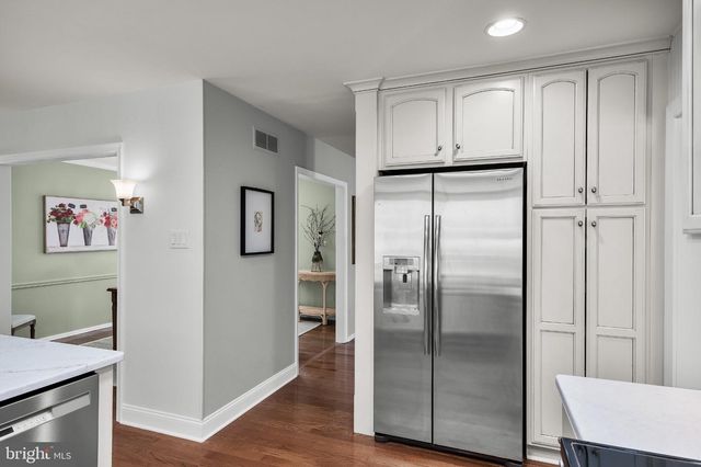 2 STRAFFORD CT, Medford, NJ 08055