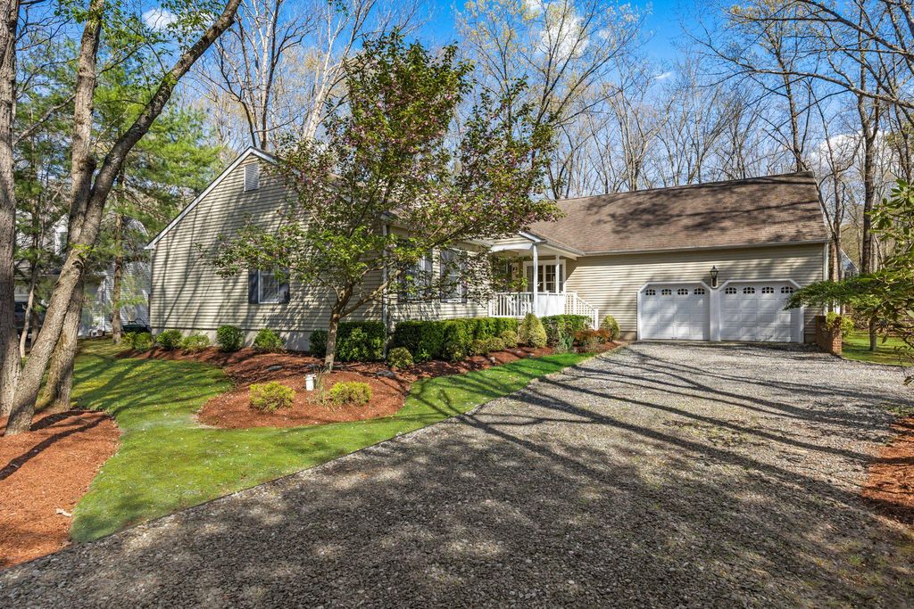 2 STRAFFORD CT, Medford, NJ 08055