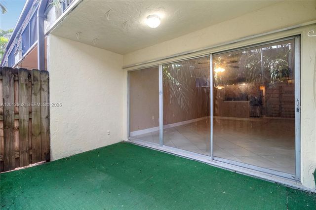 15385 S Dixie Hwy 4 Hwy, Palmetto Bay, FL 33157