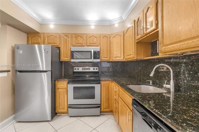 15385 S Dixie Hwy 4 Hwy, Palmetto Bay, FL 33157
