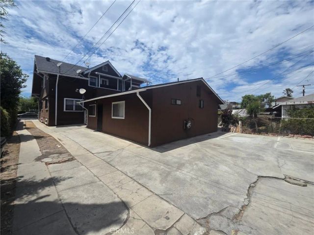 1628 S Van Ness, Los Angeles, CA 90019