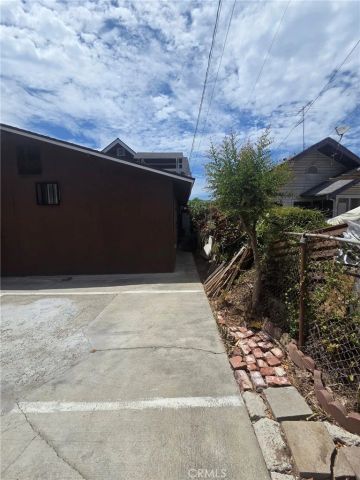 1628 S Van Ness, Los Angeles, CA 90019