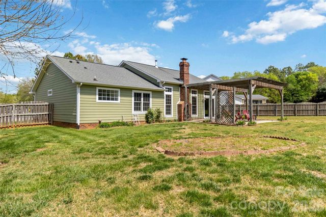 12100 Landing Green Drive, Charlotte, NC 28277