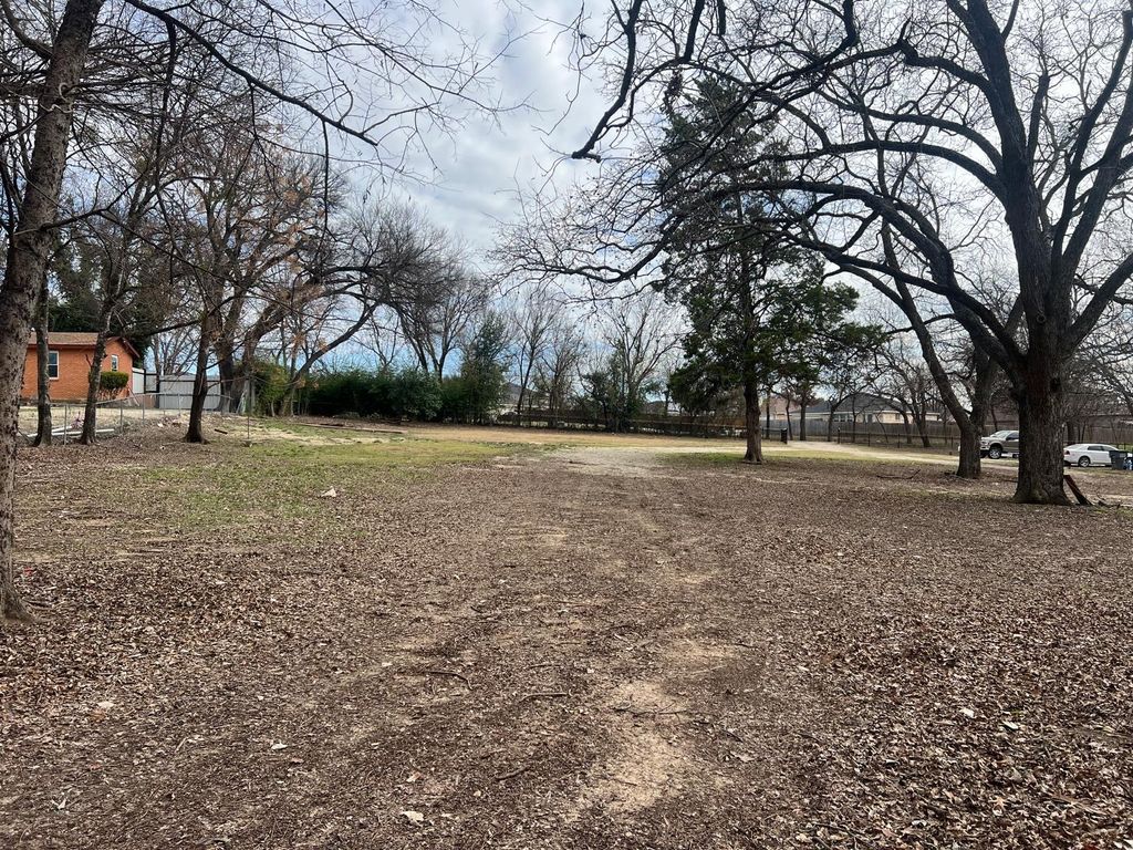 341 Cheshier Road, Lancaster, TX 75146