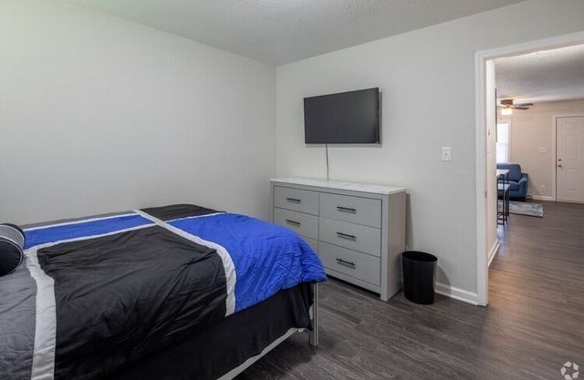 405 Beech St Apt 18, Clarksville, TN 37042