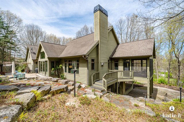 9100 Twin Oaks Lane, Ada, MI 49301
