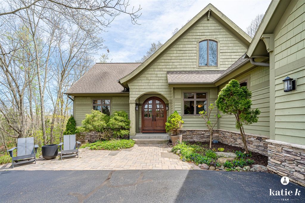 9100 Twin Oaks Lane, Ada, MI 49301