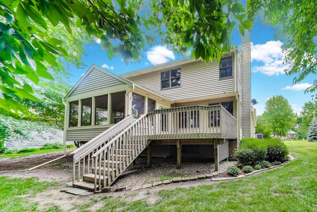705 Wood Creek Drive, Antioch, IL 60002