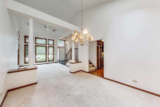 705 Wood Creek Drive, Antioch, IL 60002