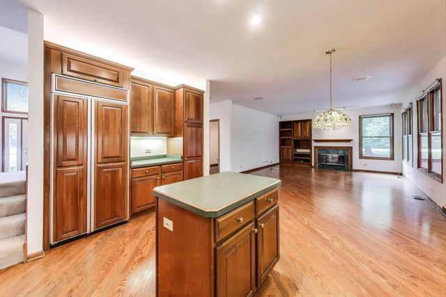 705 Wood Creek Drive, Antioch, IL 60002