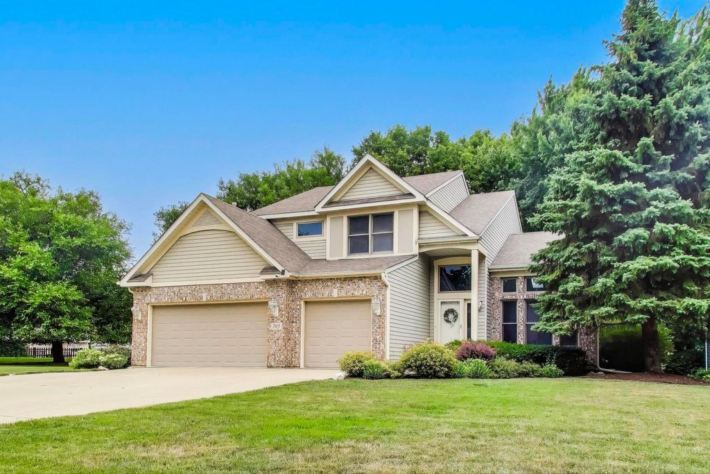 705 Wood Creek Drive, Antioch, IL 60002