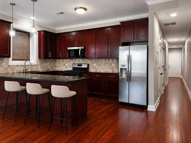 6611 W Belmont Avenue 1, Chicago, IL 60634