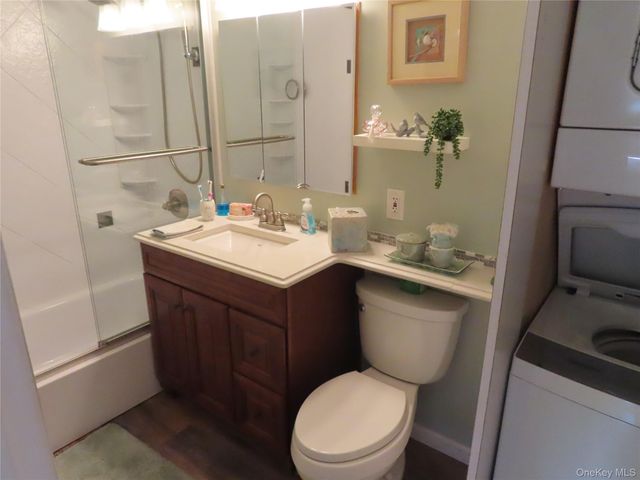 463 Mariners Way, Copiague, NY 11726