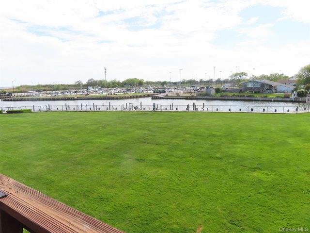 463 Mariners Way, Copiague, NY 11726