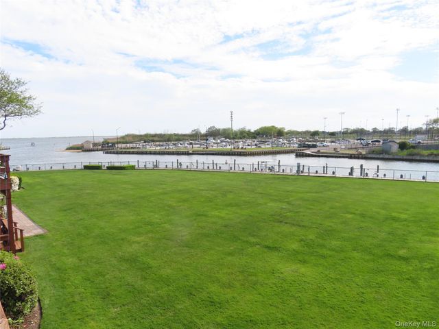 463 Mariners Way, Copiague, NY 11726