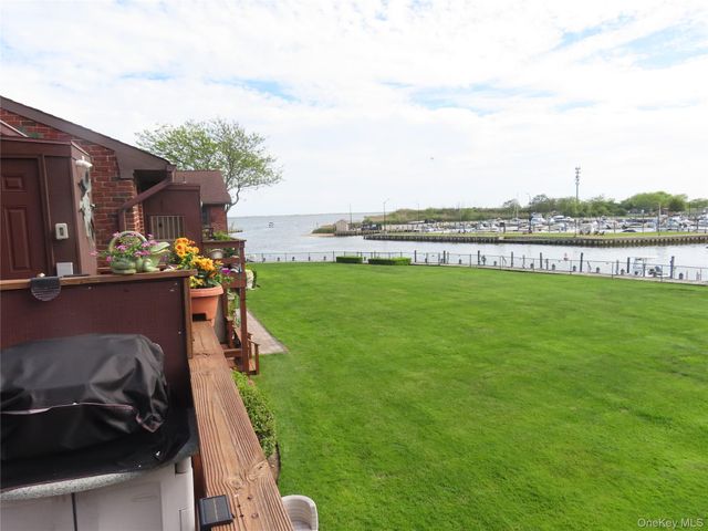 463 Mariners Way, Copiague, NY 11726