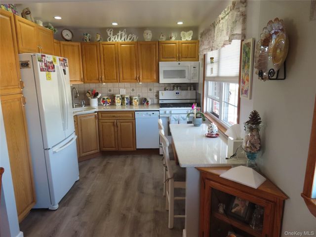 463 Mariners Way, Copiague, NY 11726