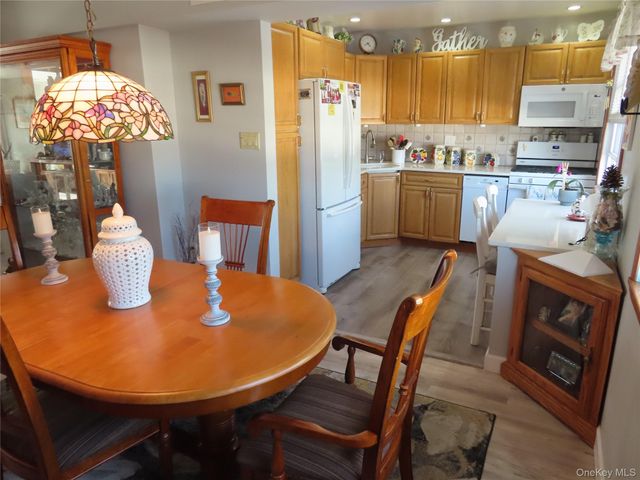 463 Mariners Way, Copiague, NY 11726