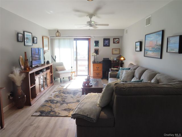 463 Mariners Way, Copiague, NY 11726
