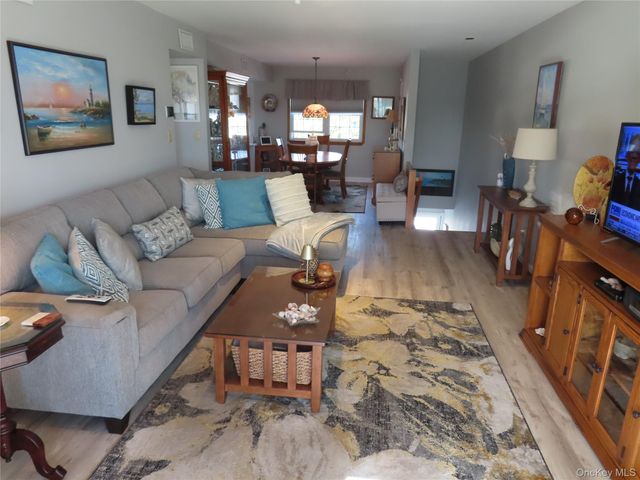 463 Mariners Way, Copiague, NY 11726