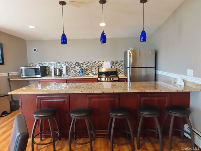 463 Mariners Way, Copiague, NY 11726