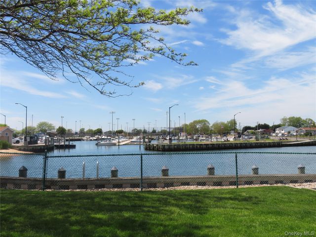 463 Mariners Way, Copiague, NY 11726