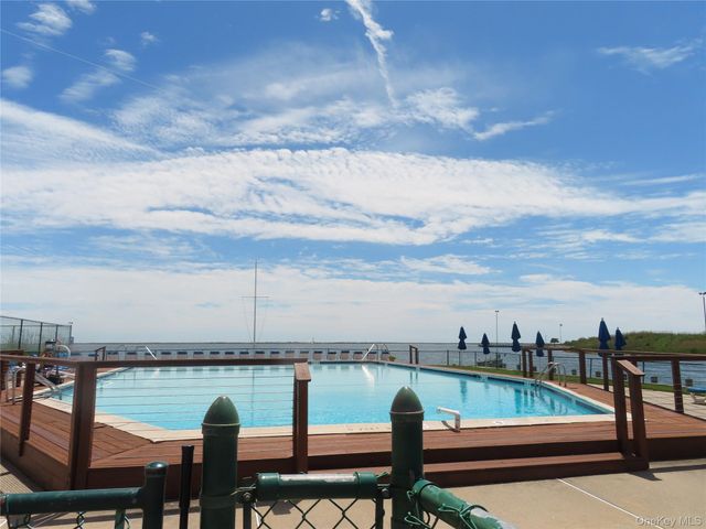 463 Mariners Way, Copiague, NY 11726