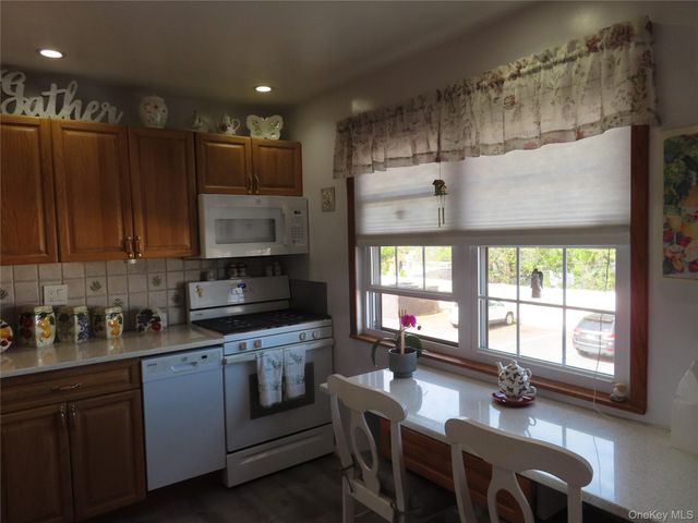 463 Mariners Way, Copiague, NY 11726