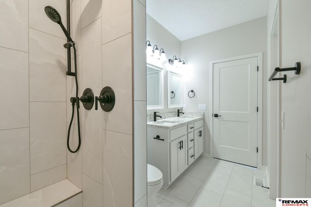 9500 Delano Drive, Lincoln, NE 68516