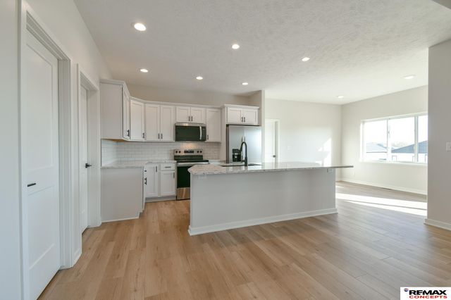 9500 Delano Drive, Lincoln, NE 68516