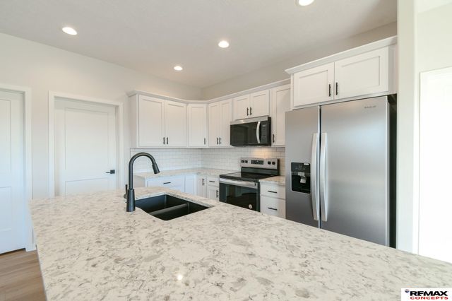 9500 Delano Drive, Lincoln, NE 68516