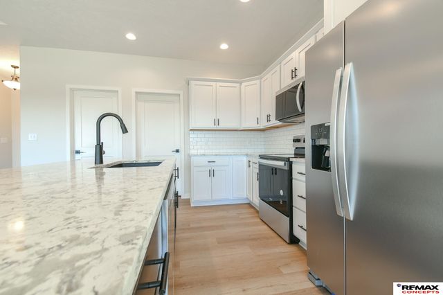 9500 Delano Drive, Lincoln, NE 68516