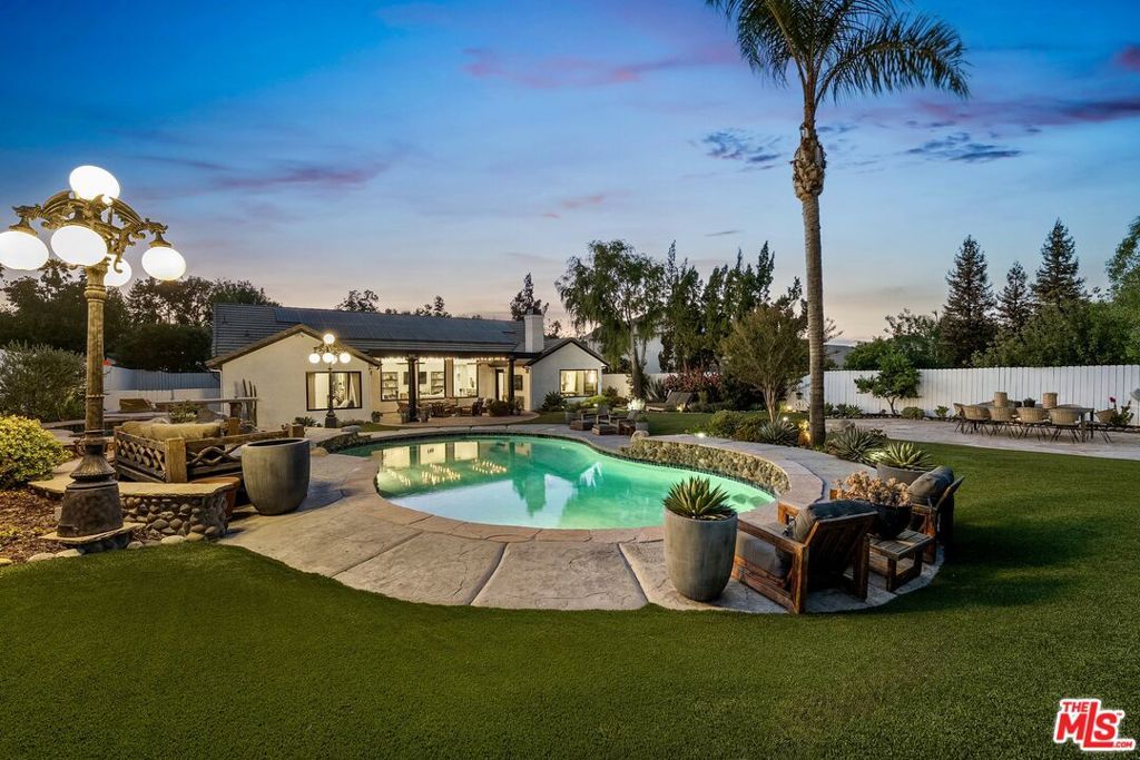 6210 Penfield Avenue, Woodland Hills, CA 91367