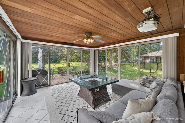 465 N Shady Oaks Drive, Elgin, IL 60120