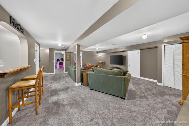 465 N Shady Oaks Drive, Elgin, IL 60120