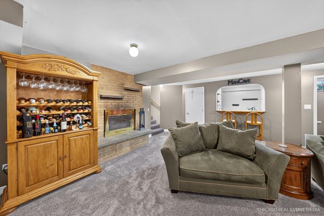 465 N Shady Oaks Drive, Elgin, IL 60120