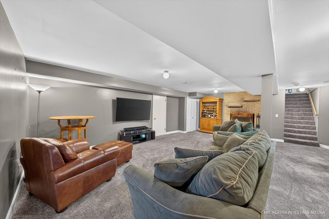 465 N Shady Oaks Drive, Elgin, IL 60120