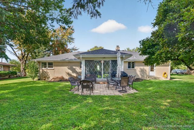 465 N Shady Oaks Drive, Elgin, IL 60120