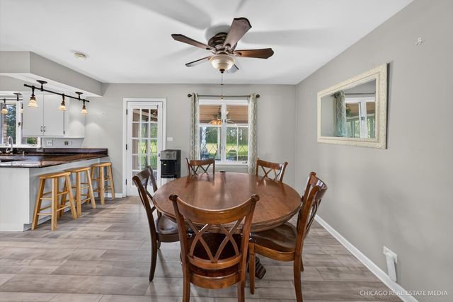 465 N Shady Oaks Drive, Elgin, IL 60120