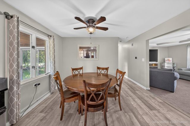 465 N Shady Oaks Drive, Elgin, IL 60120