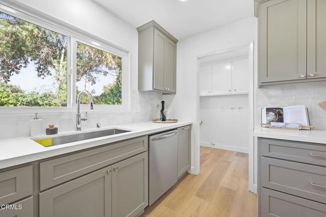 476 Jeanne Court, Newbury Park, CA 91320