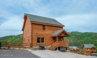 1227 Bird Nest Way, Sevierville, TN 37862