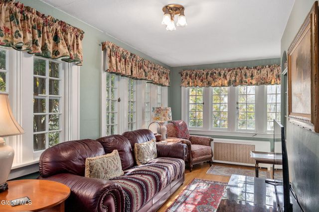 2131 Grand Boulevard, Niskayuna, NY 12309