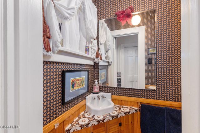 2131 Grand Boulevard, Niskayuna, NY 12309